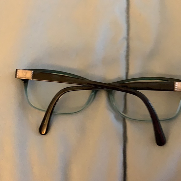 Vera Wang eyeglasses frames, soft eyeglass case included - Picture 10 of 11